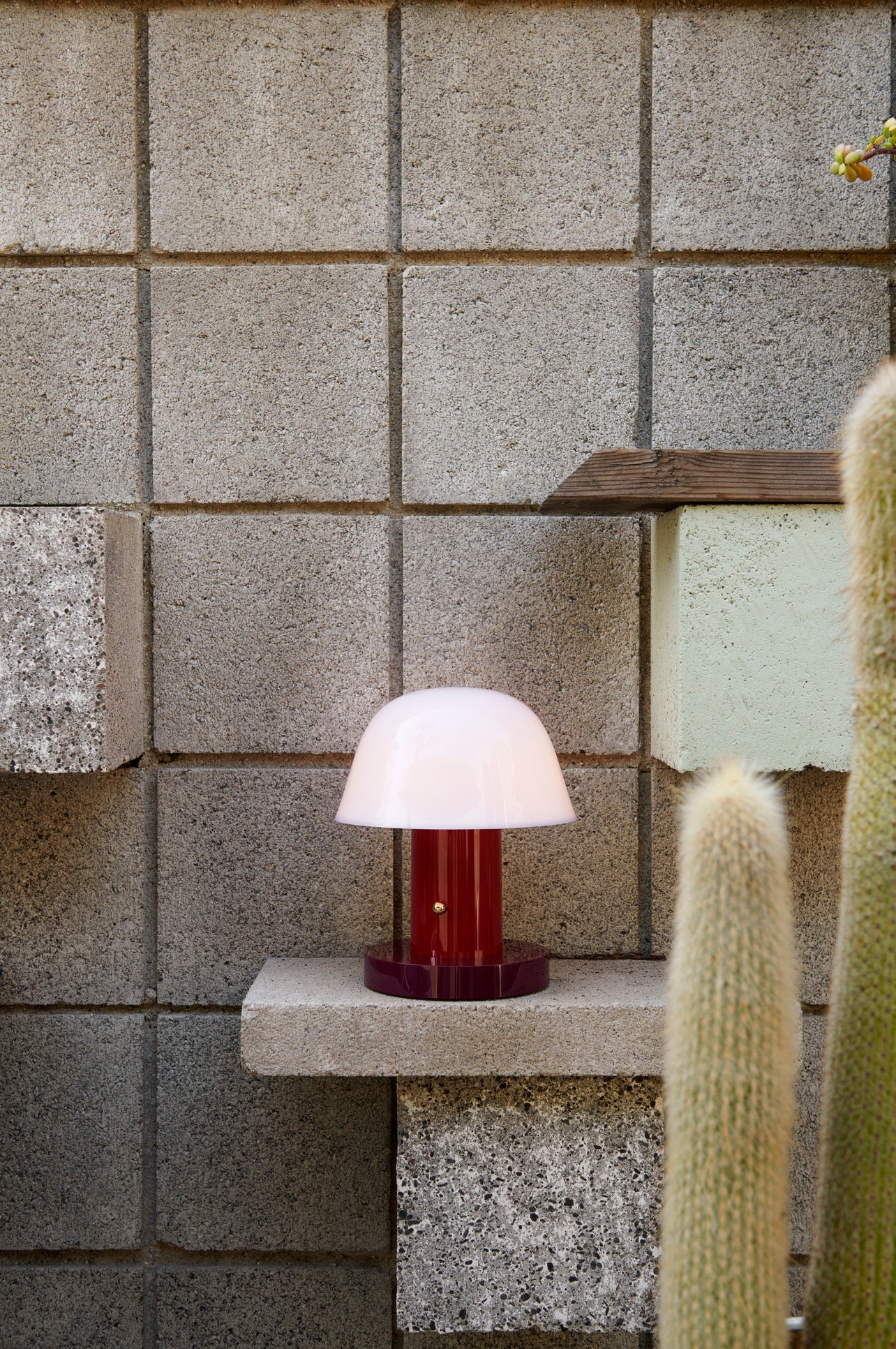 Setago Portable Lamp (Maroon and Grape)