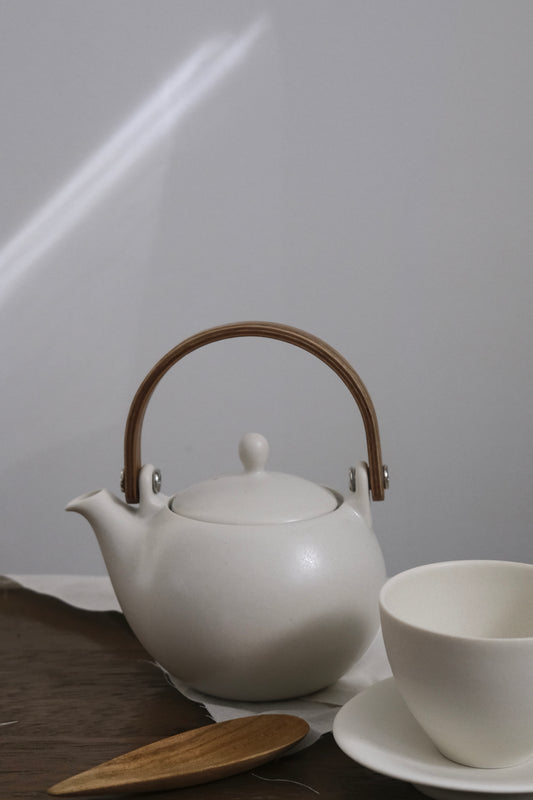 結 YUI Wooden Handle Teapot