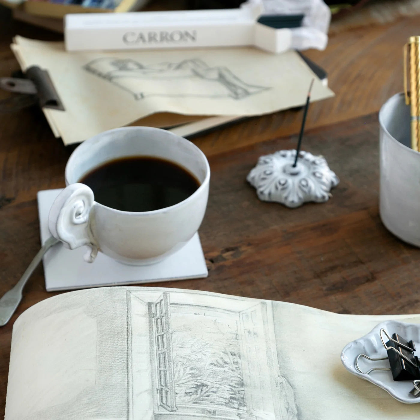 CARRON Paris cup with decorated handle, hand-thrown ceramic – size and scale