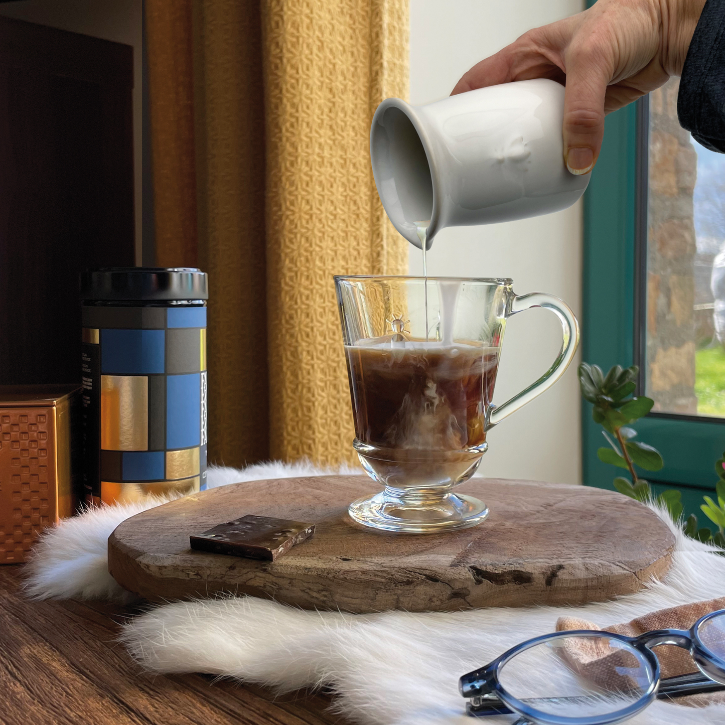 La Rochère Bee creamer serving cream beside a cup of coffee