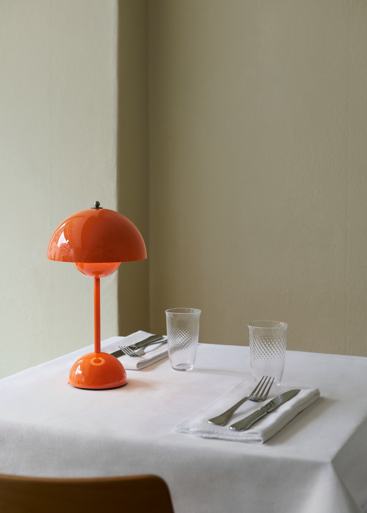 &Tradition Flowerpot VP9 Portable Table Lamp in Zesty Orange – Contract Collection 2026
