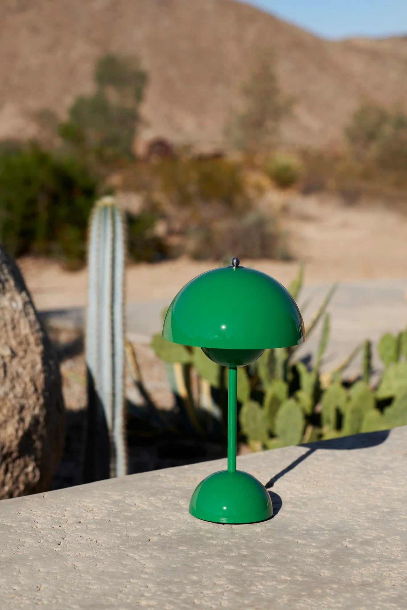 Flowerpot Portable Table Lamp VP9 (Signal Green)