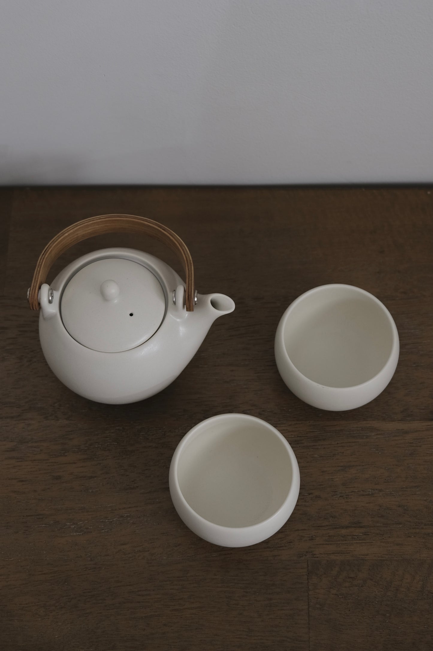 YUI Wooden Handle Teapot 330