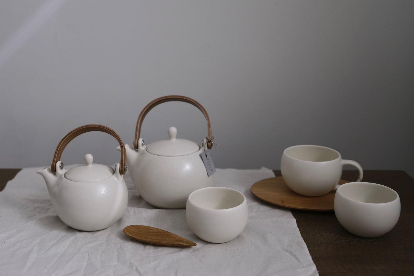 YUI Wooden Handle Teapot 330