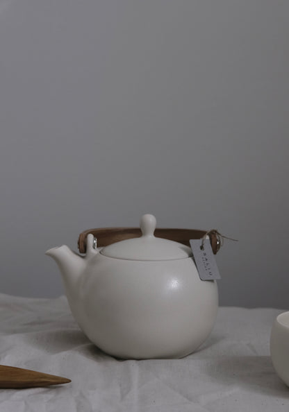 結 YUI Wooden Handle Teapot