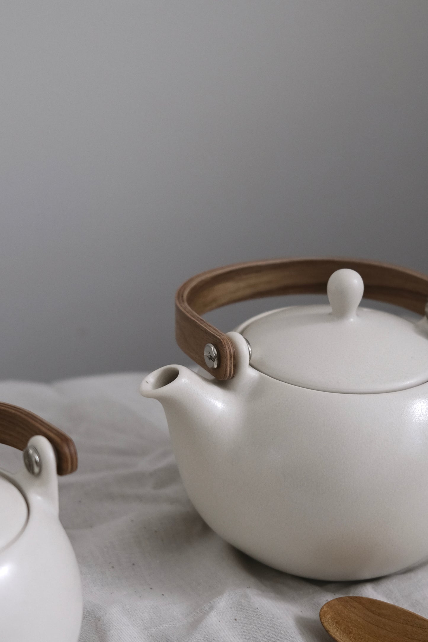 YUI Wooden Handle Teapot