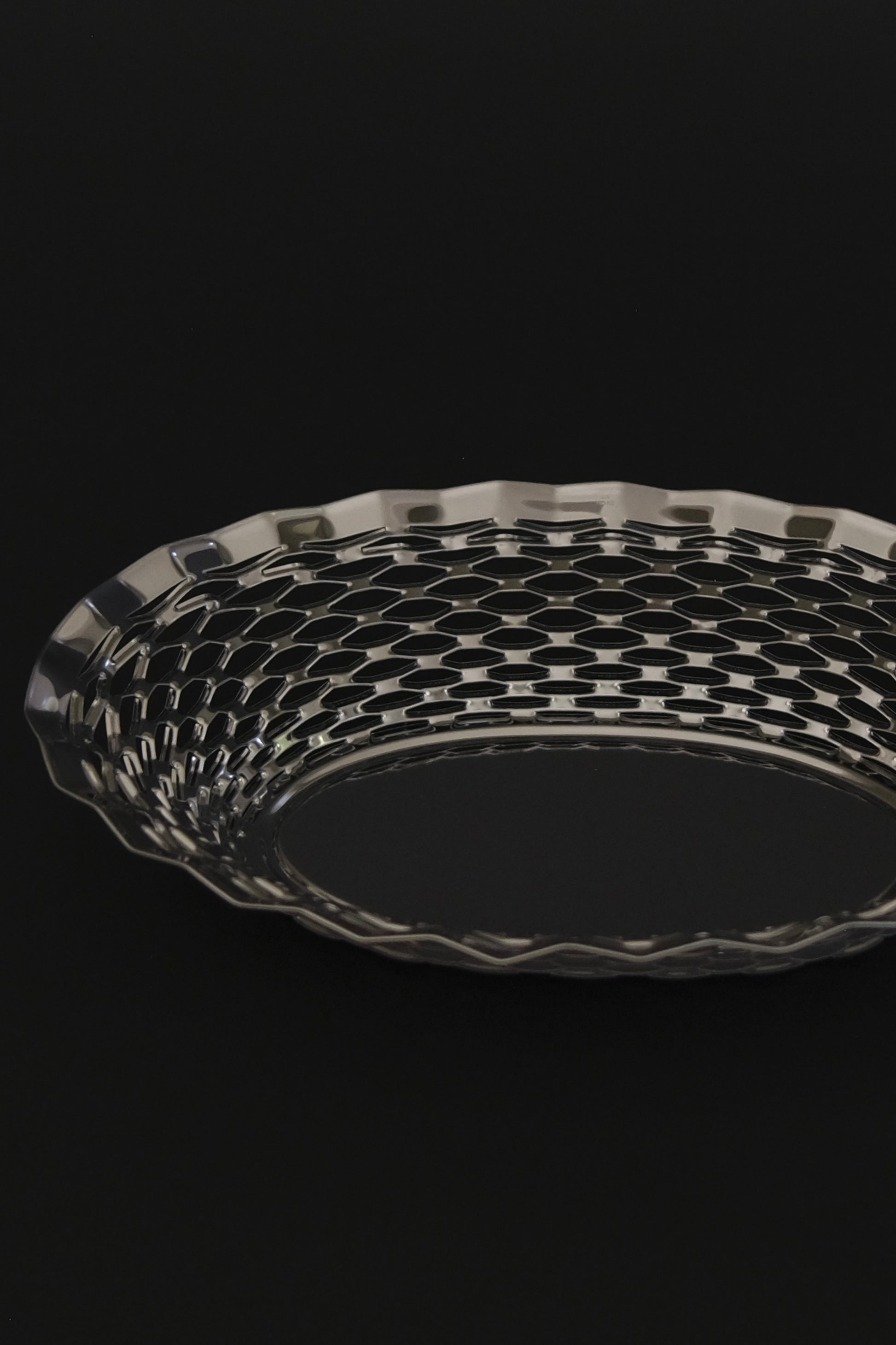 Stainless steel oval bread basket side view – Roger Orfevre