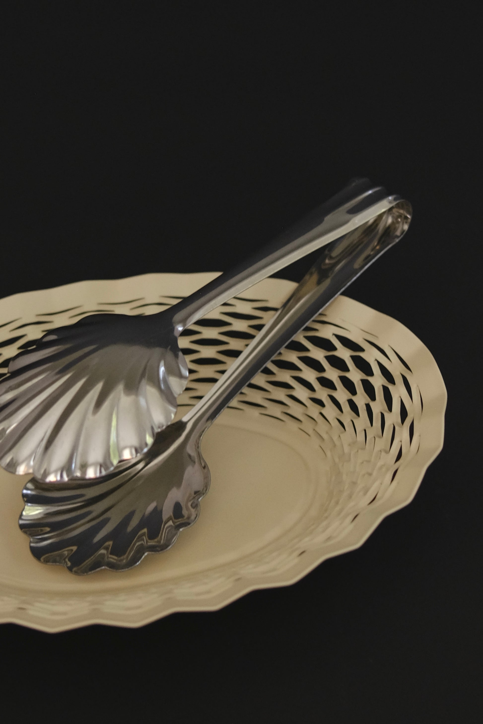 Stainless steel bread tong 21cm close-up – Roger Orfevre dishwasher-safe