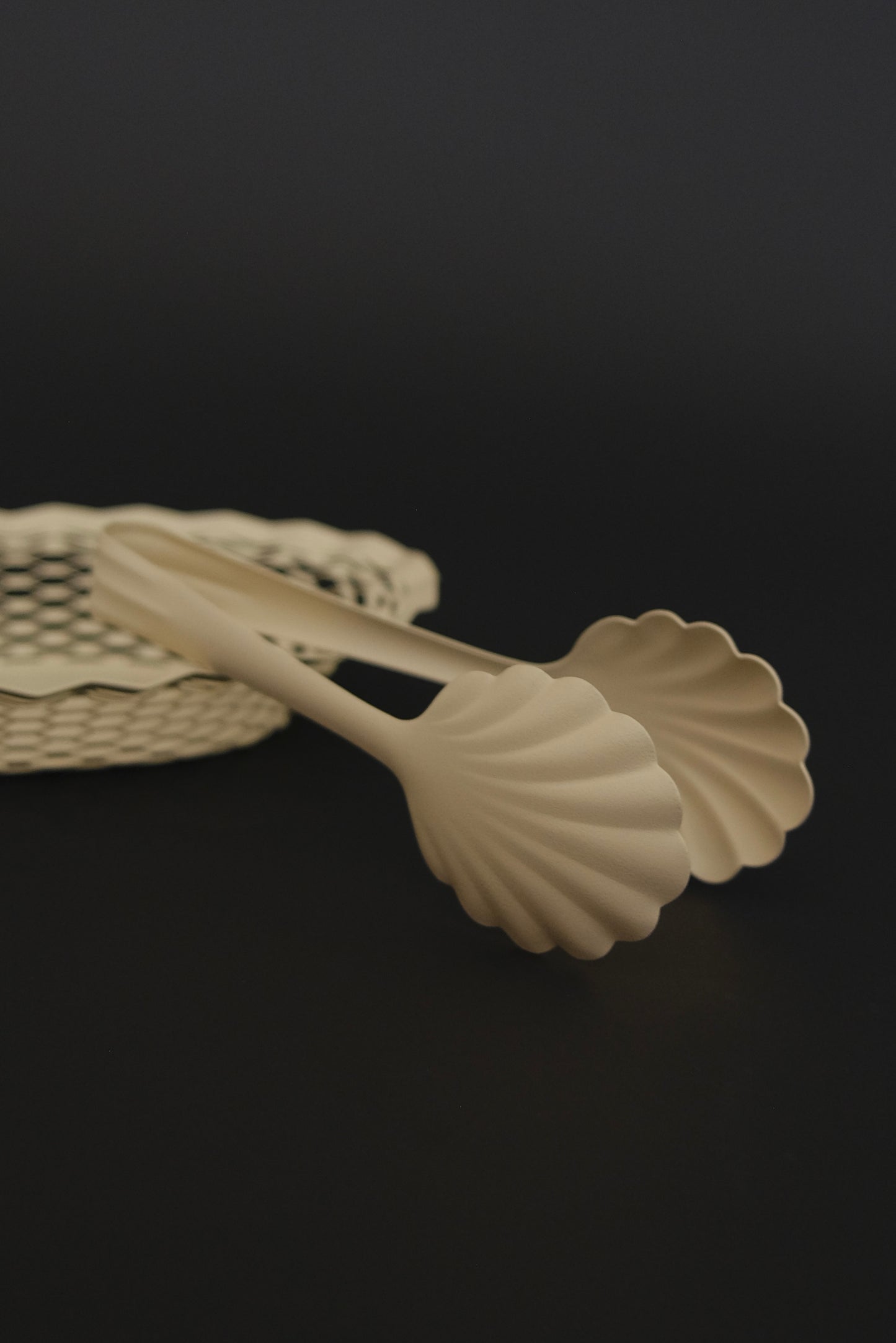 Cream bread tong 21cm side view – Roger Orfevre tableware