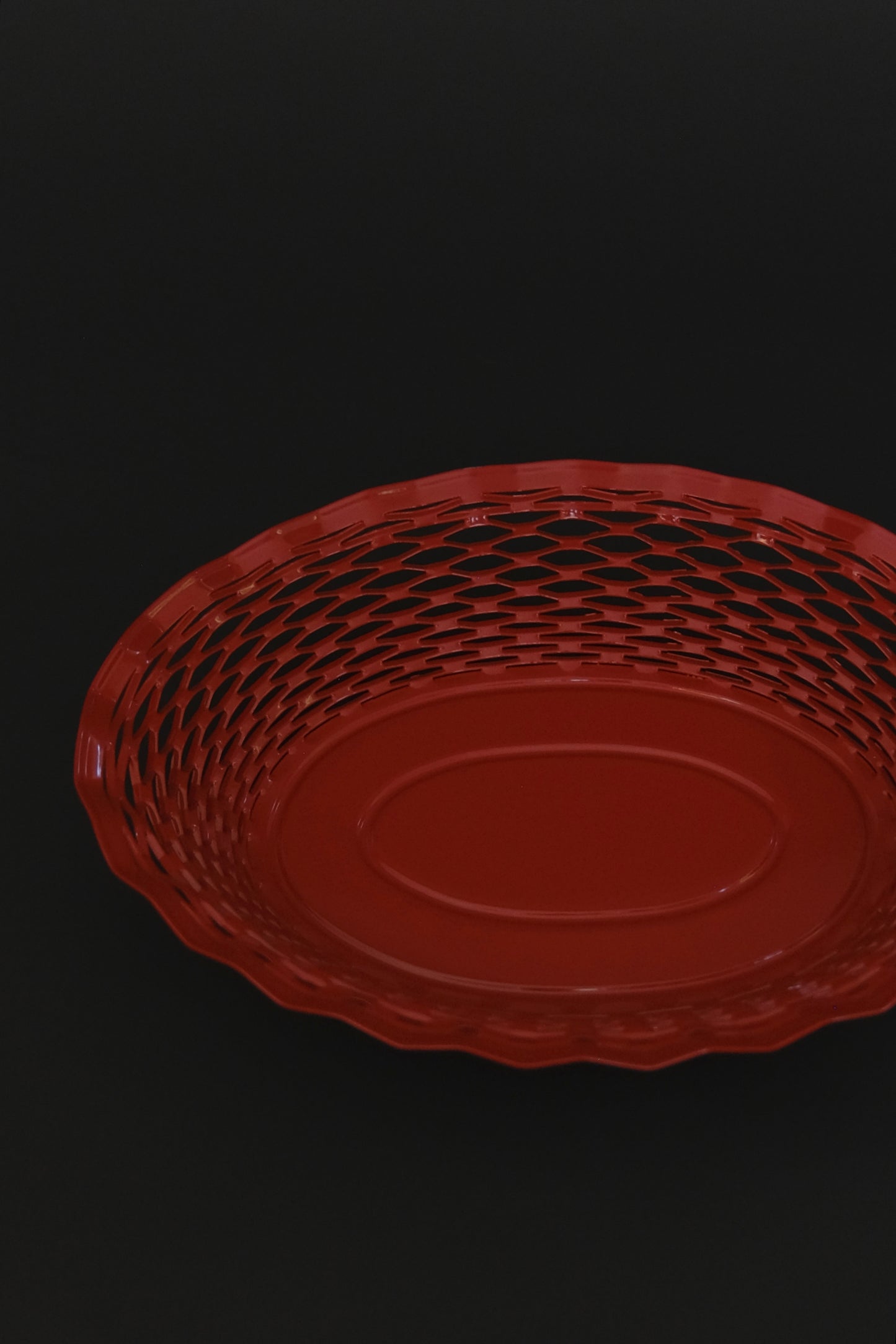 Red woven bread basket detail close-up – Roger Orfevre