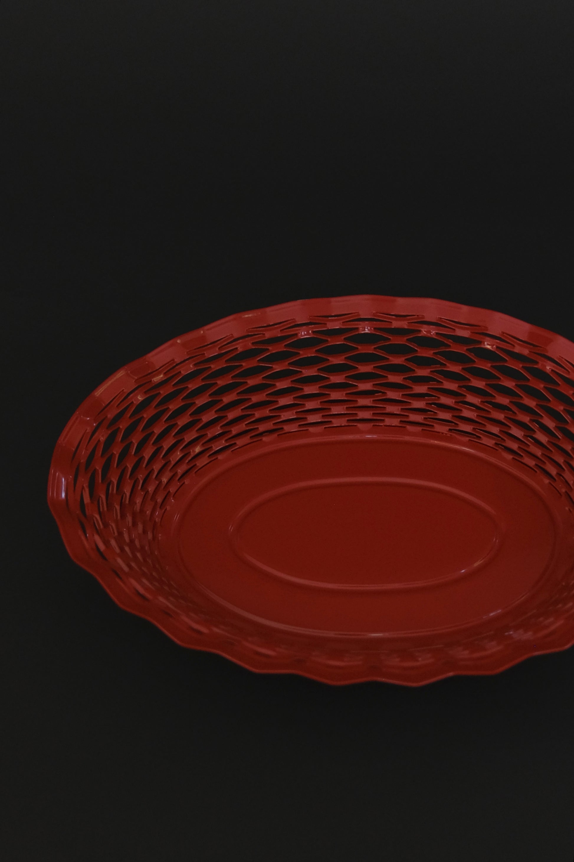 Red woven bread basket detail close-up – Roger Orfevre