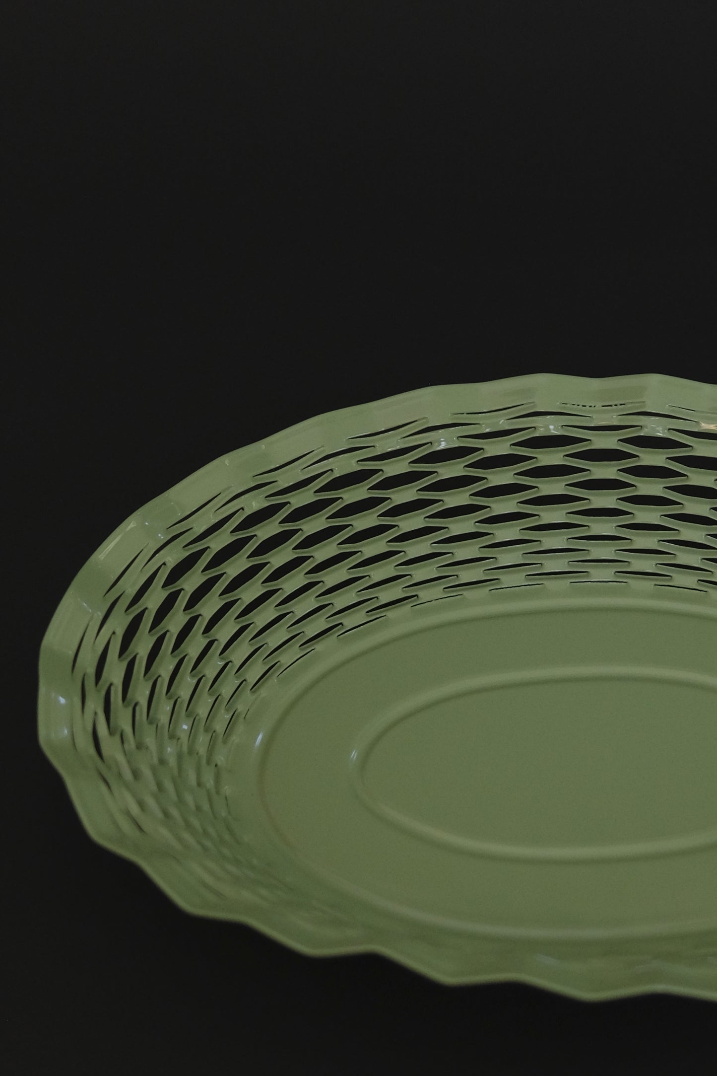Pastel green bread basket 25x18cm side view – Roger Orfevre
