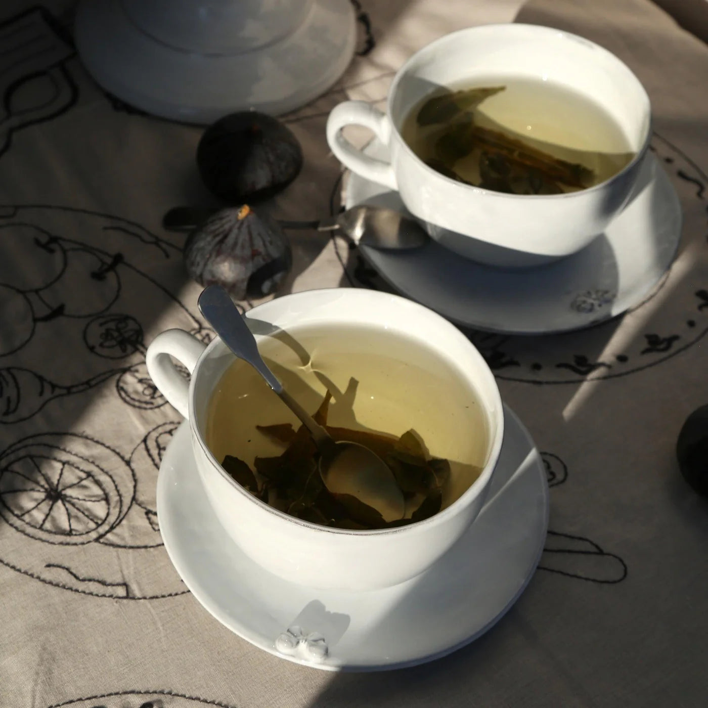 Marie-Antoinette knot saucer